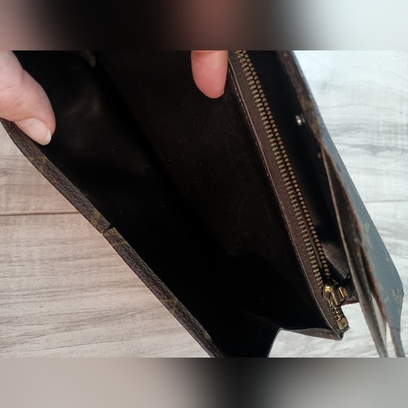 Authentic Louis Vuitton Long Wallet Monogram Vintage - Picture 10 of 13